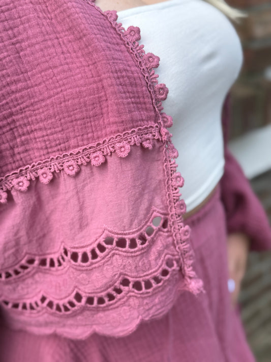 Wunderschöne Musselin-Bluse mit Rüschen
